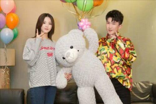 娱乐圈吃瓜使我快乐,揭秘明星幕后故事，共享快乐吃瓜时光