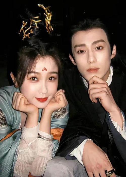 娱乐吃瓜女星和男星关系,揭秘吃瓜女星与男星之间的爱恨情仇